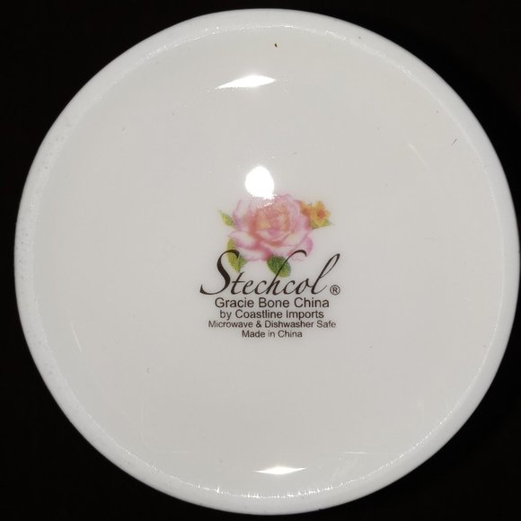 NEW Set of 4 (10 oz.) FINE PORCELAIN MUGS with PINK & WHITE ROSES - Picture 2 of 2